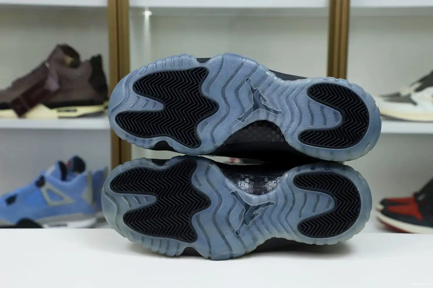 JORDAN RETRO GOWN' AND 11 'CAP Kimikick AIR 0718
